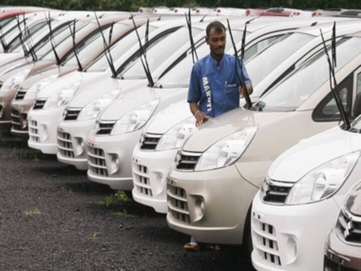 Maruti still feels the labour pain, struggles to push sales Maruti still feels the labour pain, struggles to push sales