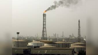 Oil slides to 6-week low as recession fears grow
