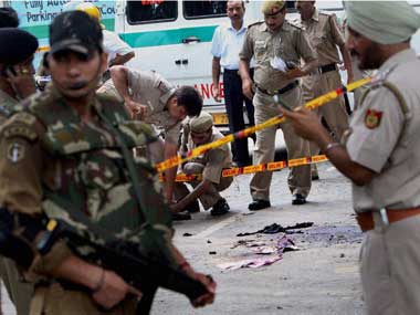 Delhi blast claims 11 lives, HuJI owns up responsibility Delhi blast claims 11 lives, HuJI owns up responsibility