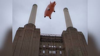 Pig flies over London in Pink Floyd album tribute