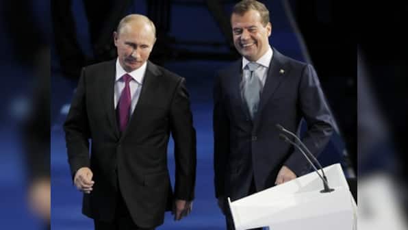 Putin sets sights on Prez's chair, Medvedev backs it