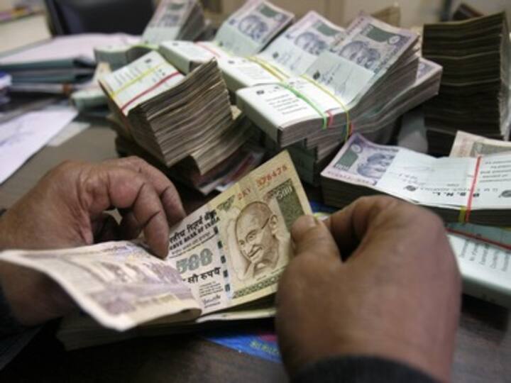 Rupee plunges to 2-year low, stokes banking crisis fears