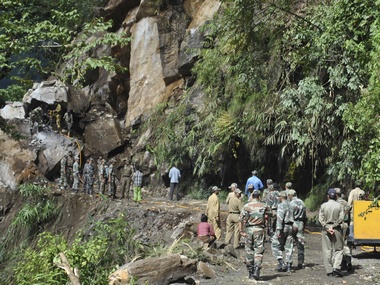 Army reaches out to stranded tourists in Sikkim, 35 airlifted Army reaches out to stranded tourists in Sikkim, 35 airlifted