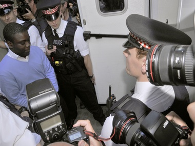 UBS tries to soothe investor nerves, CEO staying put UBS tries to soothe investor nerves, CEO staying put