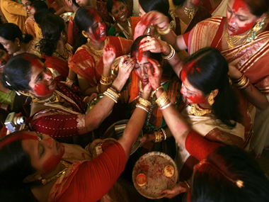 Mamata saris the rage in Kolkata this Durga Puja Mamata saris the rage in Kolkata this Durga Puja