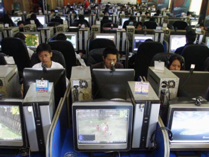 China shuts 50 microblogs citing porn, vulgarity