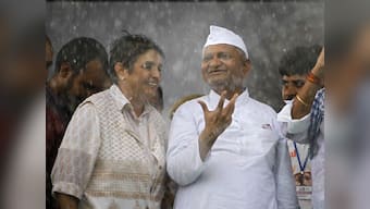 Team Anna backs Bedi, says she did nothing wrong