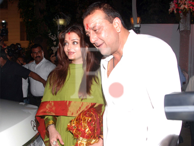 Mum-to-be Aishwarya Rai-Bachchan steps out for Sanjay Dutt’s Mata-ki-Chowki Mum-to-be Aishwarya Rai-Bachchan steps out for Sanjay Dutt’s Mata-ki-Chowki