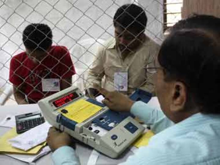 EC to come down heavily on use of blackmoney in coming polls EC to come down heavily on use of blackmoney in coming polls