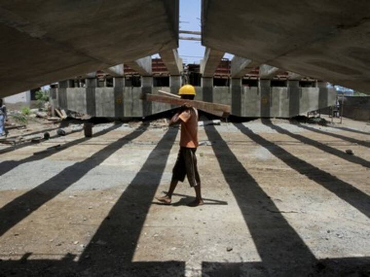 Crisil cuts India's GDP forecast on deteriorating domestic investment