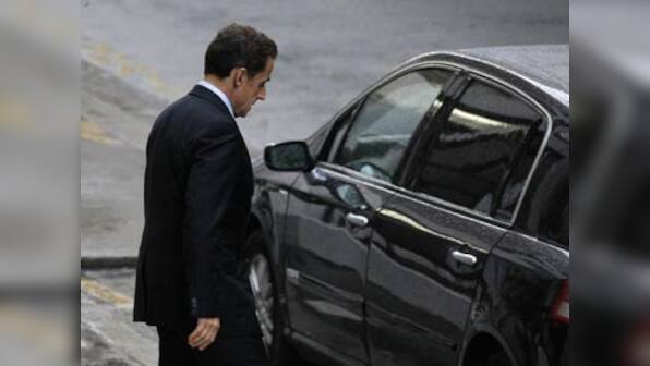 France gets ready to welcome Sarkozy and Bruni's first child 