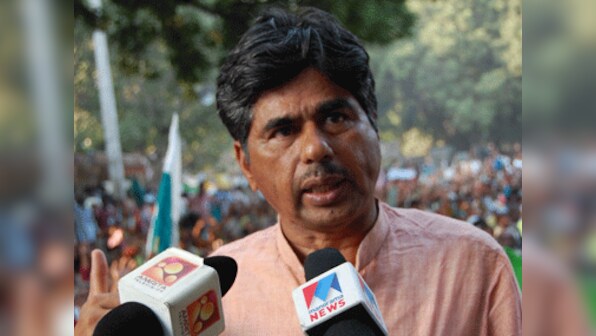 Anna's tryst with politics; two core committee members quit