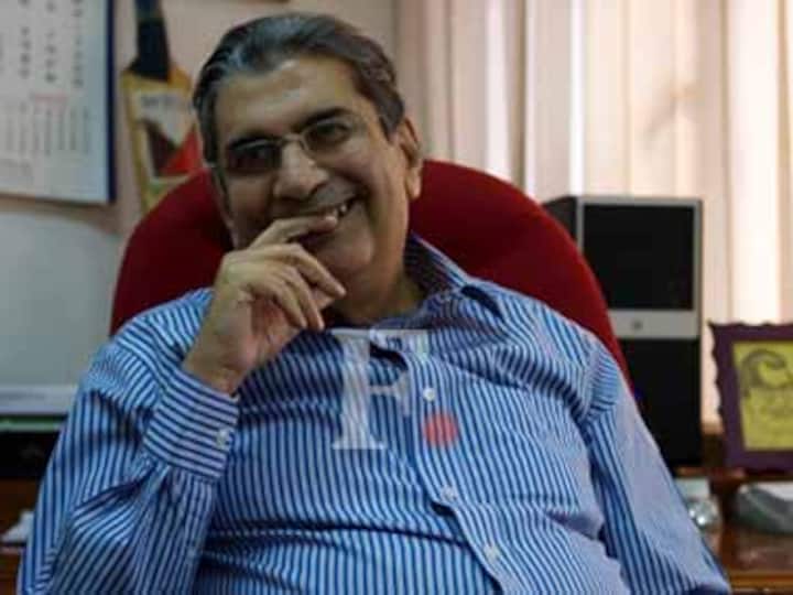 Vinod Mehta: TV presents two (polarised) sides of the story