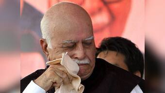 Advani's rath develops snag during yatra