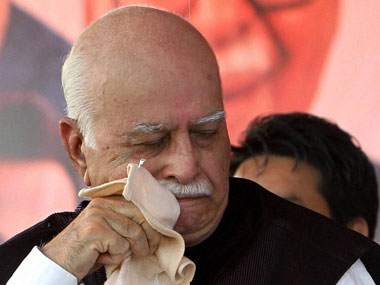 Advani's rath develops snag during yatra Advani's rath develops snag during yatra