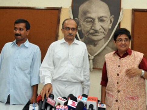 Anna Caught In The Prashant Bhushan Pincer Politics News Firstpost