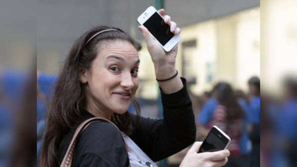 Riding on iPhone Apple set to reap Q4 harvest