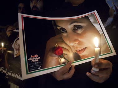 Pak police officers face charges over Benazir death Pak police officers face charges over Benazir death