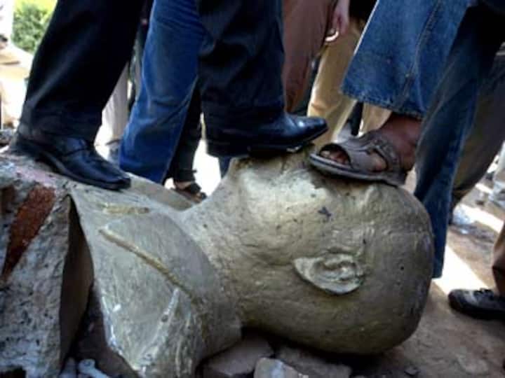 Saddam's bronze buttock up for auction in Britain