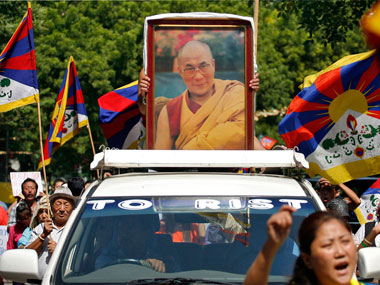 Tibetans protest tearing down of their flag and photo of Dalai Lama Tibetans protest tearing down of their flag and photo of Dalai Lama