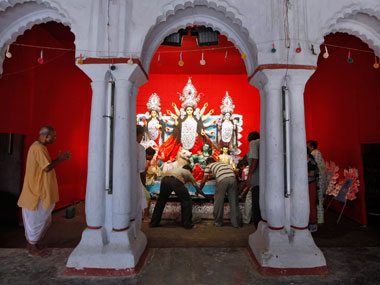 The nineteenth century Durga Puja: Babus, hookahs, and nautchgirls The nineteenth century Durga Puja: Babus, hookahs, and nautchgirls