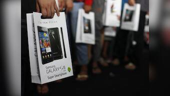 Samsung topples Apple as top smartphone maker
