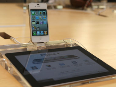 Australia misses Steve, becomes world's first to get iPhone4S Australia misses Steve, becomes world's first to get iPhone4S