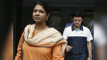Karunanidhi meets Kanimozhi in Tihar jail