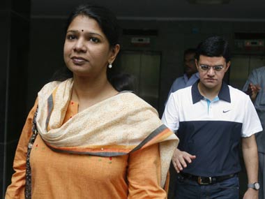 Karunanidhi meets Kanimozhi in Tihar jail Karunanidhi meets Kanimozhi in Tihar jail