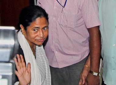 Eye on investment, Mamata plays host to industry captains Eye on investment, Mamata plays host to industry captains