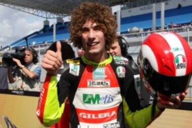 Marco Simoncelli dies in crash at Malaysia MotoGP