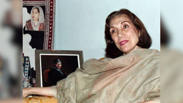 Nusrat Bhutto, mother of Benazir Bhutto, dies