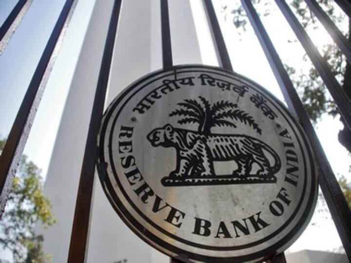 RBI hints at another rate hike to tame inflation RBI hints at another rate hike to tame inflation