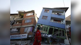 Turkey quake: Desperate hunt for survivors as mercury drops