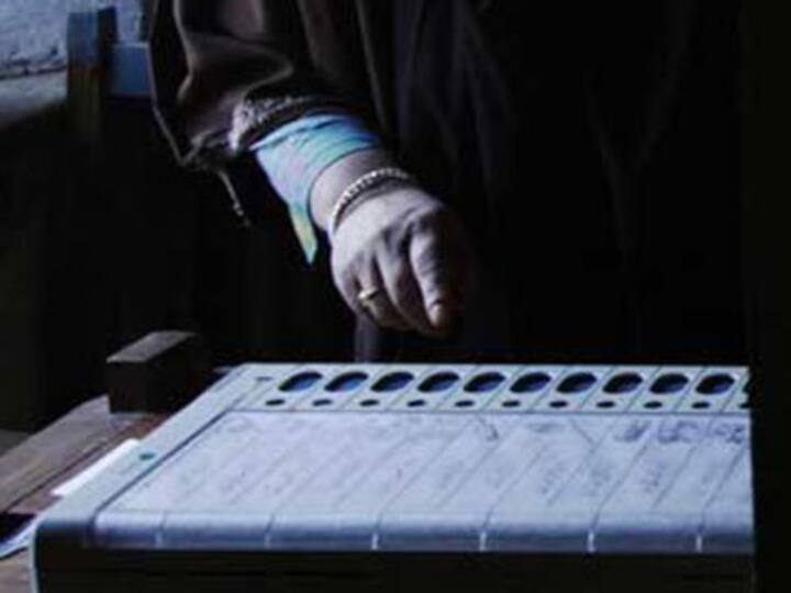 In four by-poll results, Congress foresees bye-bye threat in 2014 In four by-poll results, Congress foresees bye-bye threat in 2014