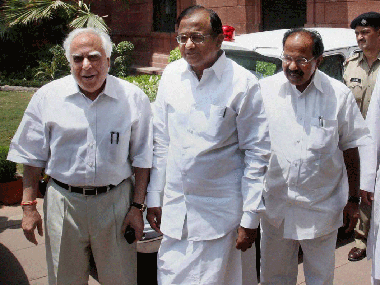 Chidambaram visits Manipur, appeals for peace Chidambaram visits Manipur, appeals for peace