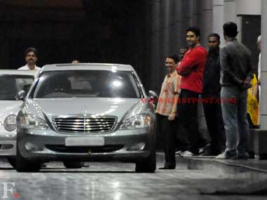 Countdown to Baby Bachchan's arrival begins as Aishwarya checks into Seven Hills Countdown to Baby Bachchan's arrival begins as Aishwarya checks into Seven Hills