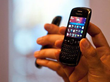 RIM launches 3 BlackBerry phones with 7 OS in India RIM launches 3 BlackBerry phones with 7 OS in India