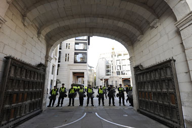 British police arrest four Pak-trained terror suspects British police arrest four Pak-trained terror suspects