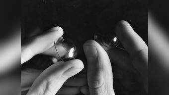 Indian-origin researcher develops contact lenses that may make reading glasses defunct