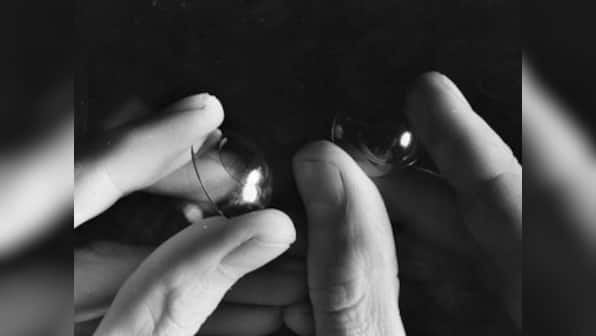 Indian-origin researcher develops contact lenses that may make reading glasses defunct