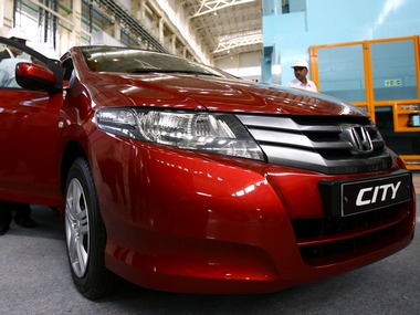 Honda unveils new 'City' sedan; to hit Indian roads by Jan 2014 Honda unveils new 'City' sedan; to hit Indian roads by Jan 2014