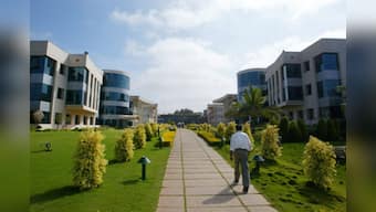 Bangalore bureaucracy drives IT companies to Bengal