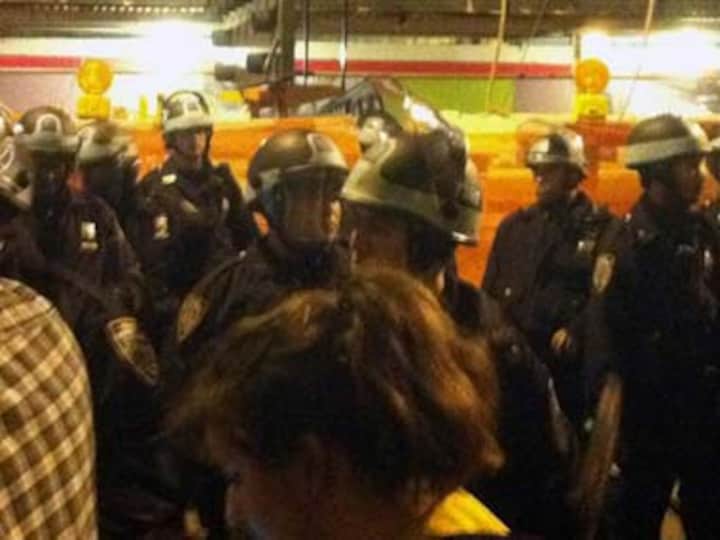 Occupy Wall Street: Police clear Zuccotti Park late at night