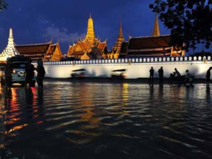 In Thailand, a battle royal with water In Thailand, a battle royal with water