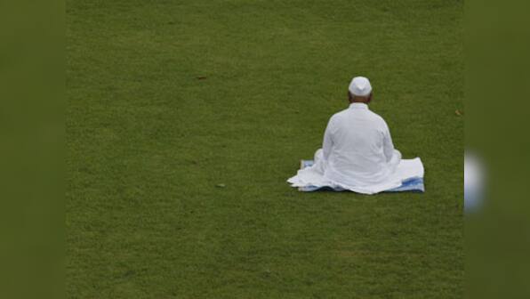 Ex-Hazare blogger claims Anna being 'used' for political ambitions