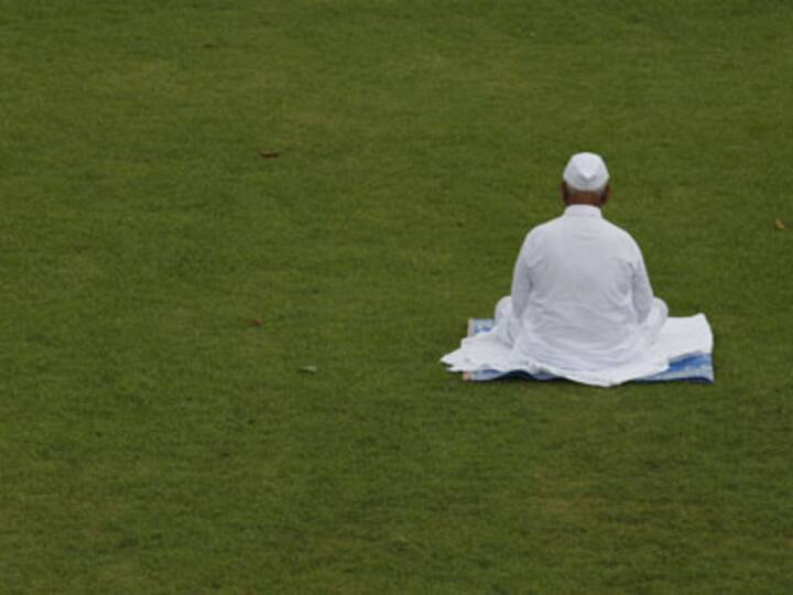 Ex-Hazare blogger claims Anna being 'used' for political ambitions