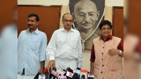Anna's ex-blogger shreds, burns 'Gang of Four'