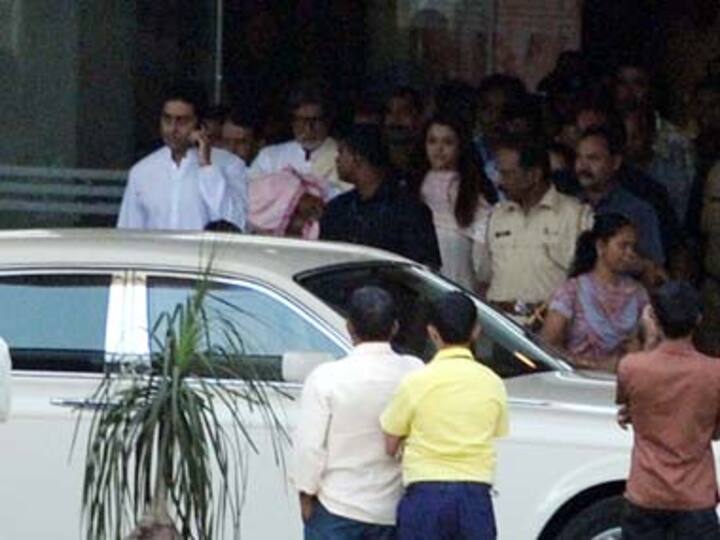 Baby Bachchan goes home in a Rolls Royce, a week after her birth Baby Bachchan goes home in a Rolls Royce, a week after her birth