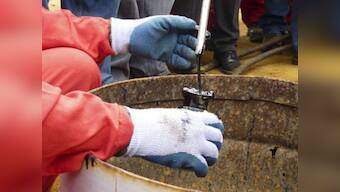 Crude oil prices are set for selloff; time to go short